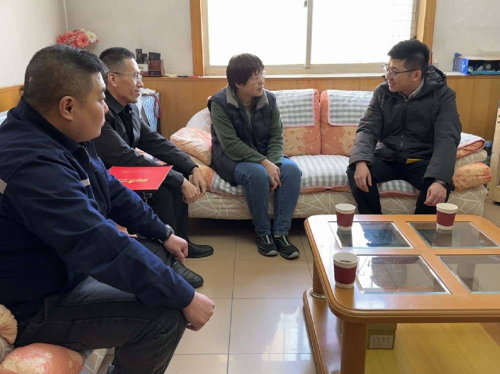 春節(jié)將至，領導班子走訪慰問退休職工， 傳遞關懷與祝福